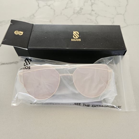 Cat Eye Sunglasses - Picture 4 of 4